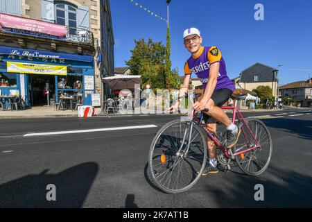 ©PHOTOPQR/POPULAIRE DU CENTRE/Thomas JOUHANNAUD ; ; 10/09/2020 ; Passage du Tour de France à Saint Léonard de Noblat hommage à Poulidor - 2020/09/10. Tour de France tappa 12. Foto Stock