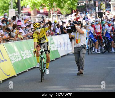 ©PHOTOPQR/LE PROGRES/Philippe TRIAS - 12/09/2020 - 14ème étape du tour, Lione, 12 settembre 2020. -14ème étape du tour de France Clermont-Ferrand Lione. Primoz Roglic conserve le maillot jaune a l'arrivée. 2020/09/12. Tour de France, tappa 14. Foto Stock