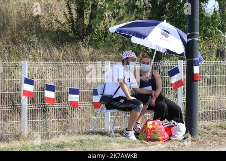 ©Pierre Teyssot/MAXPPP ; TOUR DE FRANCE 2020- UCI Cycling World Tour sotto l'epidemia di virus. Fase 15th da Lione a Grand Colombier il 13th settembre 2020, Lione, Francia. Ventilatori francesi che indossano maschere. © Pierre Teyssot / Maxppp Foto Stock