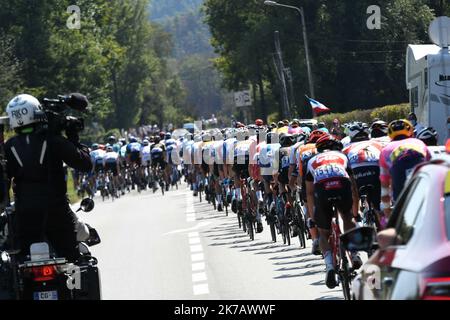 ©PHOTOPQR/LE PROGRES/Philippe TRIAS - 13/09/2020 - Tour de France, Isère, 13 settembre 2020. -Le peloton sur les routes du département de l'Isère. 2020/09/13. Tour de France tappa 15. Foto Stock