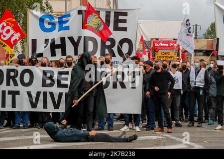 ©PHOTOPQR/L'EST REPUBLICAIN/MICHAEL DESPREZ ; BELFORT ; 24/09/2020 ; MANIFESTAZIONE - SYNDICAT - CGT - CFE CGC - CFDT - FO - SUD INDUSTRIE FRANCHE-COMTE - GE - GENERAL ELECTRIC. Belfort 24/09/2020. Manifestion des salariés de General Electric Hydro à l'appel de l'intersyndicale devant le site des 3 Chênes à Belfort. Photo Michaël Desprez - 2020/09/24. I dipendenti della General Electric Hydro protestano contro la chiamata dell'Inter Foto Stock