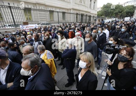 ©PHOTOPQR/LA PROVENCE/SPEICH Frédéric ; Marseille ; 25/09/2020 ; manifestation à l'appel de l'Union des métiers et des Industries de l'hôtellerie (Umih) et la Chambre de commerce et d'industrie (CCI), devant le tribunal de commerce de Marseille, Pour protester contre la décision du gouvernement de fermer les bars et restaurants de la Métropole Aix Marseille dans un contestte de crise sanitaire dûe au Coronavirus (Covid 19) - Marseille, France, sept 25th 2020 - dimostrazioni di proprietari, Lavoratori e sostenitori di ristoranti e bar di Marsiglia contro covid-19 ristrutturazioni del governo. H Foto Stock