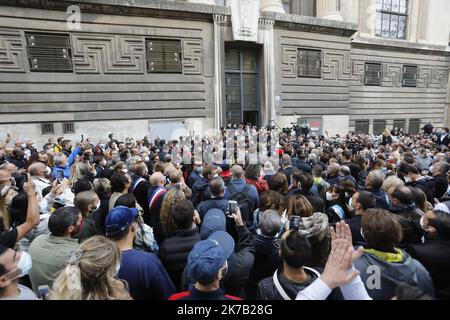 ©PHOTOPQR/LA PROVENCE/SPEICH Frédéric ; Marseille ; 25/09/2020 ; manifestation à l'appel de l'Union des métiers et des Industries de l'hôtellerie (Umih) et la Chambre de commerce et d'industrie (CCI), devant le tribunal de commerce de Marseille, Pour protester contre la décision du gouvernement de fermer les bars et restaurants de la Métropole Aix Marseille dans un contestte de crise sanitaire dûe au Coronavirus (Covid 19) - Marseille, France, sept 25th 2020 - dimostrazioni di proprietari, Lavoratori e sostenitori di ristoranti e bar di Marsiglia contro covid-19 ristrutturazioni del governo. H Foto Stock