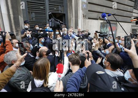 ©PHOTOPQR/LA PROVENCE/SPEICH Frédéric ; Marseille ; 25/09/2020 ; manifestation à l'appel de l'Union des métiers et des Industries de l'hôtellerie (Umih) et la Chambre de commerce et d'industrie (CCI), devant le tribunal de commerce de Marseille, Pour protester contre la décision du gouvernement de fermer les bars et restaurants de la Métropole Aix Marseille dans un contestte de crise sanitaire dûe au Coronavirus (Covid 19) - Marseille, France, sept 25th 2020 - dimostrazioni di proprietari, Lavoratori e sostenitori di ristoranti e bar di Marsiglia contro covid-19 ristrutturazioni del governo. H Foto Stock