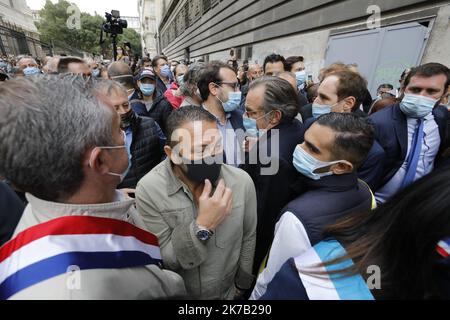 ©PHOTOPQR/LA PROVENCE/SPEICH Frédéric ; Marseille ; 25/09/2020 ; manifestation à l'appel de l'Union des métiers et des Industries de l'hôtellerie (Umih) et la Chambre de commerce et d'industrie (CCI), devant le tribunal de commerce de Marseille, Pour protester contre la décision du gouvernement de fermer les bars et restaurants de la Métropole Aix Marseille dans un contestte de crise sanitaire dûe au Coronavirus (Covid 19) en présence de nombreux élus dontRenaud MUSELIER, Stéphane RAVIER - Marsiglia, Francia, settembre 25th 2020 - dimostrazioni di proprietari, lavoratori e sostenitori di ristoranti e ba Foto Stock