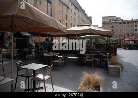 ©Yannick neve / le Pictorium/MAXPPP - Yannick neve / le Pictorium - 24/09/2020 - Francia / Bouches-du-Rhone / Marseille - bars et restaurants de Marseille avant leur fermeture le 26 settembre 2020 jusqu'a nouvel ordre. / 24/09/2020 - Francia / Bouches-du-Rhone / Marsiglia - Bar e ristoranti a Marsiglia prima della loro chiusura il 26 settembre 2020 fino a nuovo avviso. Foto Stock