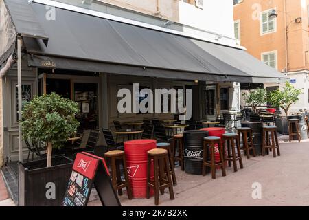 ©Yannick neve / le Pictorium/MAXPPP - Yannick neve / le Pictorium - 24/09/2020 - Francia / Bouches-du-Rhone / Marseille - bars et restaurants de Marseille avant leur fermeture le 26 settembre 2020 jusqu'a nouvel ordre. / 24/09/2020 - Francia / Bouches-du-Rhone / Marsiglia - Bar e ristoranti a Marsiglia prima della loro chiusura il 26 settembre 2020 fino a nuovo avviso. Foto Stock