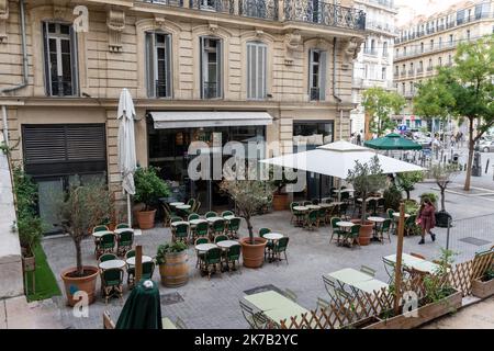 ©Yannick neve / le Pictorium/MAXPPP - Yannick neve / le Pictorium - 24/09/2020 - Francia / Bouches-du-Rhone / Marseille - bars et restaurants de Marseille avant leur fermeture le 26 settembre 2020 jusqu'a nouvel ordre. / 24/09/2020 - Francia / Bouches-du-Rhone / Marsiglia - Bar e ristoranti a Marsiglia prima della loro chiusura il 26 settembre 2020 fino a nuovo avviso. Foto Stock