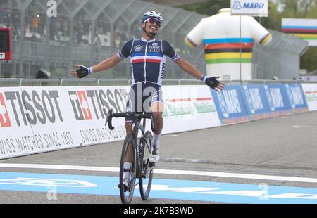 ©Laurent Lairys/MAXPPP - Julian Alaphilippe del Team France durante i Campionati di strada, Men Elite Road Race, il 27 settembre 2020 ad Autodromo Enzo e Dino Ferrari a Imola - Foto Laurent Lairys / MAXPPP Foto Stock