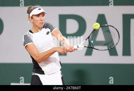 ©PHOTOPQR/LE PARISIEN/ARNAUD JOURNOIS ; PARIS ; 02/10/2020 ; TENNIS , ROLAND GARROS 2020 / INTERNATIONAUX DE FRANCE DE TENNIS 2020 / CAROLINE GARCIAVS ELISE MERTENS (FOTO) - ROLAND GARROS FRENCH OPEN 2020 OCT 2 2020 Foto Stock