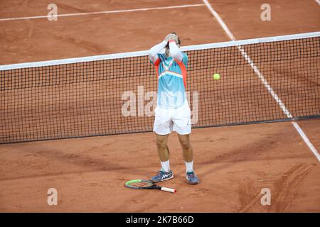 ©PHOTOPQR/LE PARISIEN/ARNAUD JOURNOIS ; PARIGI ; 02/10/2020 ; TENNIS , ROLAND GARROS 2020 / INTERNATIONAUX DE FRANCE DE TENNIS 2020 / HUGO GASTON (FOTO) VS STAN WAWRINKA Foto Stock