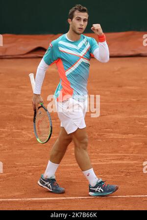 ©PHOTOPQR/LE PARISIEN/ARNAUD JOURNOIS ; PARIGI ; 02/10/2020 ; TENNIS , ROLAND GARROS 2020 / INTERNATIONAUX DE FRANCE DE TENNIS 2020 / HUGO GASTON (FOTO) VS STAN WAWRINKA Foto Stock