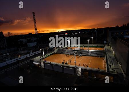 Aurelien Morissard / IP3; Tramonto sul torneo francese di tennis Open al Roland Garros di Parigi, 2nd ottobre 2020. Foto Stock