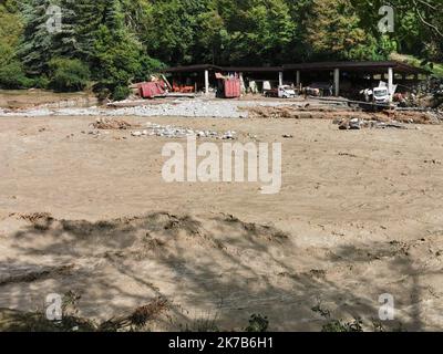 VaLC/Maxppp - Un generale del fiume alluvione a causa di forti piogge dalla tempesta 'Alex' a Breil sur Roya, Francia, 03 ottobre 2020. Piogge intense e tempo bagnato sono attesi come Storm Alex colpisce la Francia meridionale. Foto Stock