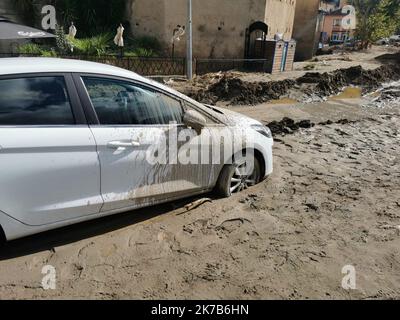 VaLC/Maxppp - Un generale del fiume alluvione a causa di forti piogge dalla tempesta 'Alex' a Breil sur Roya, Francia, 03 ottobre 2020. Piogge intense e tempo bagnato sono attesi come Storm Alex colpisce la Francia meridionale. Foto Stock