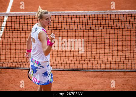 Aurelien Morissard / IP3; Petra KVITOVA (CZE) reagisce durante la sua partita contro Laura SIEGEMUND (GER) nel campo di Philippe Chatrier durante il quarto di finale del torneo francese di tennis Open al Roland Garros di Parigi, 7th ottobre 2020. Foto Stock