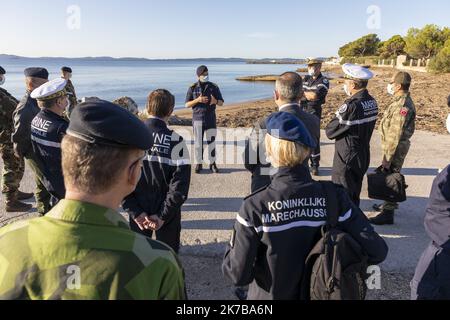 ©PHOTOPQR/LA PROVENCE/SPEICH HYERES exercice anphibie de l'OTAN Dynamic Mariner 20 au large des cotes du Var le Port Helicopteres Amphibie (PHA) Mistral a appareille de Toulon le 27 Septembre 2020 pour conduire, Avec son etat-major embarque les manovers de Dynamic Mariner 20 qui mobilize une force Maritime composee de 31 batiments de surface, 37 aeronefs et environ 5 000 militaires oeuvrant sous le pavillon d'une dizaine de Pays membres de l'OTAN pendant 13 jours. La France y participe avec ses trois armees (Terre, aria, Marina) et une composante des forces speciales. 2020/10/08. Difesa: NA Foto Stock