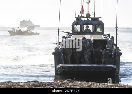 ©PHOTOPQR/LA PROVENCE/SPEICHYERES exercice anphibie de l'OTAN Dynamic Mariner 20 au large des cotes du Var le Port Helicopteres Amphibie (PHA) Mistral a appareille de Toulon le 27 settembre 2020 pour conduire, Avec son etat-major embarque les manovers de Dynamic Mariner 20 qui mobilize une force Maritime composee de 31 batiments de surface, 37 aeronefs et environ 5 000 militaires oeuvrant sous le pavillon d'une dizaine de Pays membres de l'OTAN pendant 13 jours. La France y participe avec ses trois armees (Terre, aria, Marina) et une composante des forces speciales. Dimostrazione de l'assau Foto Stock