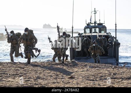 ©PHOTOPQR/LA PROVENCE/SPEICH HYERES exercice anphibie de l'OTAN Dynamic Mariner 20 au large des cotes du Var le Port Helicopteres Amphibie (PHA) Mistral a appareille de Toulon le 27 Septembre 2020 pour conduire, Avec son etat-major embarque les manovers de Dynamic Mariner 20 qui mobilize une force Maritime composee de 31 batiments de surface, 37 aeronefs et environ 5 000 militaires oeuvrant sous le pavillon d'une dizaine de Pays membres de l'OTAN pendant 13 jours. La France y participe avec ses trois armees (Terre, aria, Marina) et une composante des forces speciales. Dimostrazione de l'assa Foto Stock