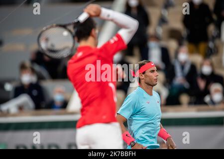 Aurelien Morissard / IP3; Rafael NADAL di Spagna contro Novak DJOKOVIC di Serbia nella finale maschile durante il torneo di tennis francese Open al Roland Garros di Parigi, Francia, 11th ottobre 2020. Foto Stock