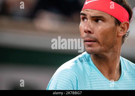 Aurelien Morissard / IP3; Rafael NADAL di Spagna contro Novak DJOKOVIC di Serbia nella finale maschile‚Äôs durante il torneo di tennis francese Open al Roland Garros di Parigi, Francia, 11th ottobre 2020. Foto Stock