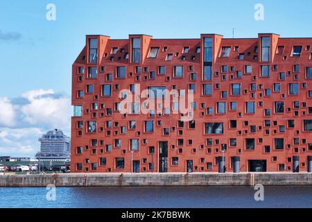 Copenhagen, Danimarca - Settembre 2022: La moderna facciata in mattoni del Pier47 è un edificio di uffici situato sul molo di Langelinie progettato da Lundgaard Tranberg Foto Stock