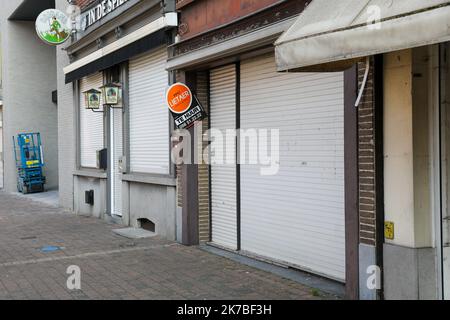 ©PHOTOPQR/VOIX DU NORD/Thierry THOREL ; 19/10/2020 ; Rue commercante Menin - la rue commercante a vue c'est deserter de ses clients avec les mesures sanitaires, des commerces ont du ferme pour des economiques - le 19 octobre 2020 - A Menin - Photo : Thierry Thorel / la Voix du Nord - Covid 19 in Belgio Ottobre 19 2020 Foto Stock