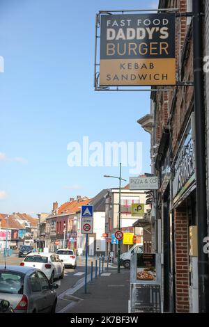 ©PHOTOPQR/VOIX DU NORD/Thierry THOREL ; 19/10/2020 ; Mesures covid Belgique - la belgique a estaure de nouvelles mesures contre le covid, dont la fermeture des restaurants - le 19 ottobre 2020 - A Menin - Photo : Thierry Thorel / la Voix du Nord - Covid 19 in Belgio Ottobre 19 2020 Foto Stock