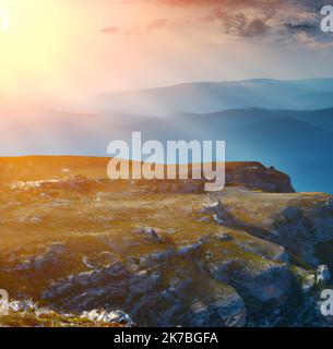 Immagine artistica del paesaggio montano, scenario mozzafiato Foto Stock