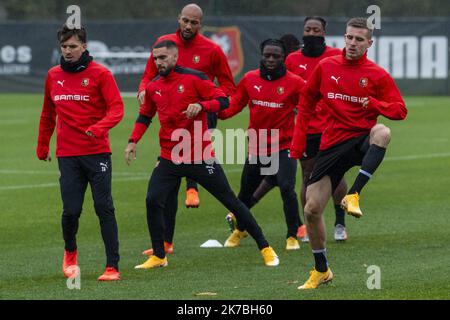 ©PHOTOPQR/OUEST FRANCE/Philippe RENAULT ; Rennes ; 27/10/2020 ; entraînement du Stade Rennais Football Club, à la veille du match de Ligue des Champions contre le FC Séville. Adrien HUNOU, Romain DEL CASTILLO, Steven NZONZI, Jeremy DOKU, Brandon SOPPY et Benjamin BOURIGEAUD Photo Philippe Renault / Ouest-France - 2020/10/27. Allenamento dello Stade Rennais Football Club, alla vigilia della partita di Champions League contro il FC Siviglia. Foto Stock