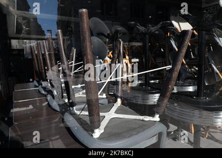 ©PHOTOPQR/LA PROVENCE/VREL Valerie ; Marseille ; 30/10/2020 ; ambiances autour du Vieux-Port, le Premier jour du reconfino. Les spedies semblent être plutôt deferées, peu de gens circolent. - Francia, 30th 2020 ottobre - nuovo blocco contro la diffusione pandemica del covid-19, fino a dicembre 1st 2020 Foto Stock