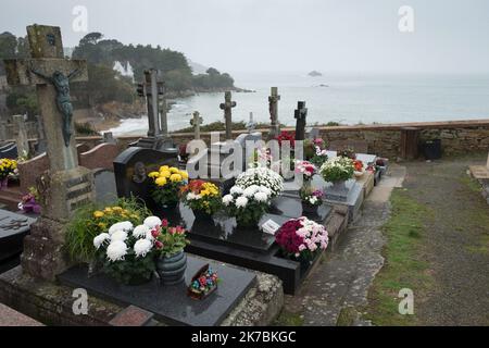 ©PHOTOPQR/OUEST FRANCE/QUEMENER YVES-MARIE ; Douarnenez ; 30/10/2020 ; Illustrazione cimetière marin de Tréboul à la toussaint. FOTO YVES-MARIE QUEMENER / OUEST-FRANCE - 2020/10/30. Primo giorno di ribloccaggio. Foto Stock