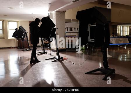 ©PHOTOPQR/LE PARISIEN/Philippe de Poulpiquet ; Washington ; 03/11/2020 ; Washington DC (USA) le 03 novembre 2020. Les bureaux de vote comme celui-ci ont ouvert mardi à washington pour le scrutin présidentiel américain. Des Millions d'américains sont appelés à voter pour élire le nouveau président américain ce mardi. Washington, USA, 3rd 2020 novembre - elezioni presidenziali USA del 2020 Foto Stock