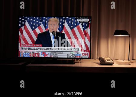 ©PHOTOPQR/LE PARISIEN/Philippe de Poulpiquet ; Washington ; 04/11/2020 ; Washington DC (USA) le 04 novembre 2020. Intervention du Président américain Donald Trump en direct à la télévision alors que les résultats de l'éléction ne sont pas encore définitifs au lendemain du vote. Le osservazioni del presidente degli Stati Uniti Donald Trump sono in diretta in televisione il 04 novembre 2020 Foto Stock