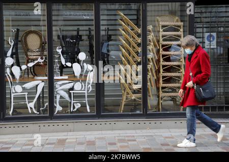 ©PHOTOPQR/LE PARISIEN/Delphine Goldsztejn ; PARIS ; 09/11/2020 ; la vie quotidienne sous Confinement Café fermé Rue de Meaux Paris 19ème 09/11/2020 Photo : Delphine Goldsztejn FRANCE PARIS Lockdown Novemer 9 2020 Foto Stock