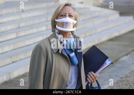 ©Sebastien Muylaert/MAXPPP - Sophie Cluzel secretaire d'etat chargee des personnes handicap a la sortie du conseil des ministres sur le perron de l'Elysee. Parigi, 18.11.2020 - 2020/11/18. Consiglio dei ministri della Francia. Foto Stock