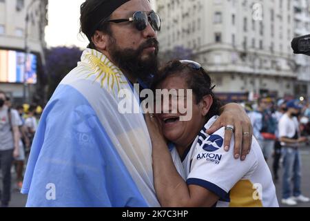 ©Alejo Manuel Avila / le Pictoriu/MAXPPP - Alejo Manuel Avila / le Pictorium - 25/11/2020 - Argentino / Buenos Aires - Les argentins discendent dans la rue pour rendre hommage au 'dieu' Maradona decede ce jour. / 25/11/2020 - Argentina / Buenos Aires - gli argentini scendono per le strade per rendere omaggio al 'dio' Maradona che morì quel giorno. Foto Stock