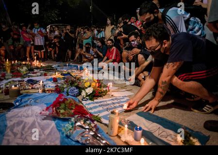 ©Alejo Manuel Avila / le Pictoriu/MAXPPP - Alejo Manuel Avila / le Pictorium - 25/11/2020 - Argentino / Buenos Aires - Les argentins discendent dans la rue pour rendre hommage au 'dieu' Maradona decede ce jour. / 25/11/2020 - Argentina / Buenos Aires - gli argentini scendono per le strade per rendere omaggio al 'dio' Maradona che morì quel giorno. Foto Stock