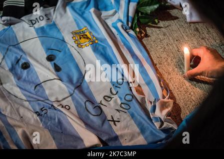 ©Alejo Manuel Avila / le Pictoriu/MAXPPP - Alejo Manuel Avila / le Pictorium - 25/11/2020 - Argentino / Buenos Aires - Les argentins discendent dans la rue pour rendre hommage au 'dieu' Maradona decede ce jour. / 25/11/2020 - Argentina / Buenos Aires - gli argentini scendono per le strade per rendere omaggio al 'dio' Maradona che morì quel giorno. Foto Stock