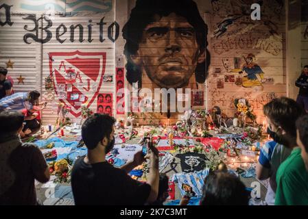 ©Alejo Manuel Avila / le Pictoriu/MAXPPP - Alejo Manuel Avila / le Pictorium - 25/11/2020 - Argentino / Buenos Aires - Les argentins discendent dans la rue pour rendre hommage au 'dieu' Maradona decede ce jour. / 25/11/2020 - Argentina / Buenos Aires - gli argentini scendono per le strade per rendere omaggio al 'dio' Maradona che morì quel giorno. Foto Stock