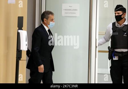 ©PHOTOPQR/LE PARISIEN/Olivier Lejeune ; Paris ; 26/11/2020 ; AFFAIRE DES ECOUTES LA DEMANDE DE RENVOI REJETEE LE PROCES DE SARKOZY REPRENDRA LUNDI NICOLAS SARKOZY Parigi, novembre 26th 2020 processo sulle accuse di corruzione nella cosiddetta "vicenda wiretapping" . Nel 2013, NicolasSarkozy usava un falso nome, PaulBismuth, per fare telefonate per chiamare il suo avvocato, ThierryHerzog, sulla decisione che la Corte di cassazione stava per prendere in merito alla presa di diari presidenziali in un caso separato. Il processo è previsto per il periodo dal 23 novembre al 10 dicembre. Foto Stock