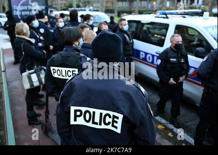 ©DENISE ROSSANO/MAXPPP - MAXPPP/DENISE ROSSANO LE 08/12/2020 Des policiers en uniformes ont manifesté dans les rues de Toulouse, allant du Monument aux Morts jusqu'a la préfecture de Toulouse pour dénoncer les propos inaccettables du président de la République et demander l'améliurs de travoration conditions. - Tolosa, Francia, dicembre 4th 2020 Macron francese chiede una riforma 'urgente? Della polizia a seguito delle proteste... quindi, poliziotti protestano contro il presidente Foto Stock