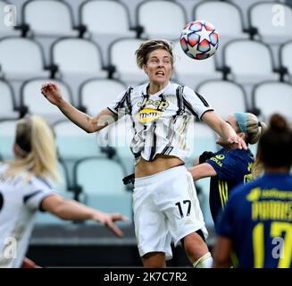 ©PHOTOPQR/LE PROGRES/Richard MOUILLAUD - Lione 09/12/2020 - le 09/12/2020 FOOT OL Féminin OL JUVENTUS TORINO -OL JUVENTUS TORINO 16eme de finale aller ligue des Champions Lina Hurtig dic 9th 2020 Campionato femminile Lione vs Juventus Torino Foto Stock