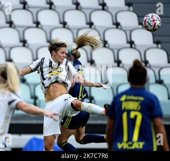 ©PHOTOPQR/LE PROGRES/Richard MOUILLAUD - Lione 09/12/2020 - le 09/12/2020 FOOT OL Féminin OL JUVENTUS TORINO -OL JUVENTUS TORINO 16eme de finale aller ligue des Champions Lina Hurtig dic 9th 2020 Campionato femminile Lione vs Juventus Torino Foto Stock