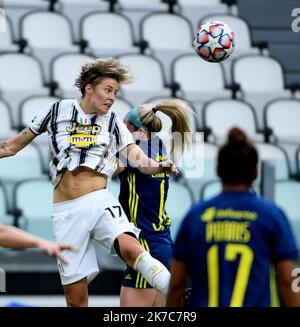 ©PHOTOPQR/LE PROGRES/Richard MOUILLAUD - Lione 09/12/2020 - le 09/12/2020 FOOT OL Féminin OL JUVENTUS TORINO -OL JUVENTUS TORINO 16eme de finale aller ligue des Champions Lina Hurtig dic 9th 2020 Campionato femminile Lione vs Juventus Torino Foto Stock