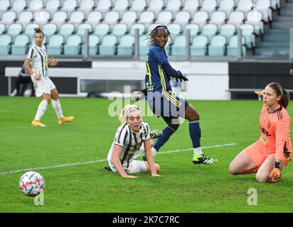 ©PHOTOPQR/LE PROGRES/Richard MOUILLAUD - Lione 09/12/2020 - le 09/12/2020 FOOT OL Féminin OL JUVENTUS TORINO -OL JUVENTUS TORINO 16eme de finale aller ligue des Champions Melvine Malard Face à Laura Giuliani Foto Stock