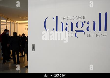 ©PHOTOPQR/L'EST REPUBLICAIN/ALEXANDRE MARCHI ; METZ ; 11/12/2020 ; CULTURA - ESPOSIZIONE MARC CHAGALL PASSEUR DE LUMIERE - MUSEE - PEINTURE - DESSERT - COLLAGES - VITRAUX. Centre Pompidou-Metz 11 dicembre 2020. L'esposizione inédite 'Chagall. Passeur de lumière' sur 1200 m² en galerie 3 du Centre Pompidou-Metz jusqu'au 26 avril 2021. FOTO Alexandre MARCHI. - Metz, Francia, 11th 2020 dicembre - Mostra Marc Chagall. L'Emissario della luce al Centre Pompidou Metz Marc Chagall, Déambulatoire de la cathédrale de Metz dal 21 novembre 2020 al 15 marzo 2021 Foto Stock