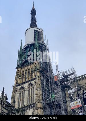 ©Julian Letouq / le Pictorium/MAXPPP - Julian Letouq / le Pictorium - 12/12/2020 - Francia / Normandie / Rouen - Renovation de la fleche de la cathedrale de Rouen. / 12/12/2020 - Francia / Normandia / Rouen - ristrutturazione della guglia della cattedrale di Rouen. Foto Stock