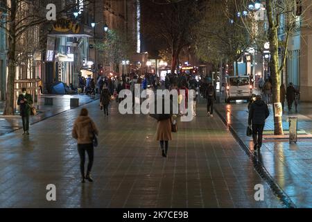 ©PHOTOPQR/LE PROGRES/Maxime JEGAT - Lyon 14/01/2021 - Annonce couvre feu à Lyon le 14 janvier 2021 -ambiance rue de la République à Lyon après l'annonce du couvre feu à 18 heures. - Francia - Covid-19: Coprifuoco Nazionale alle 6:00:00 Sabato Foto Stock