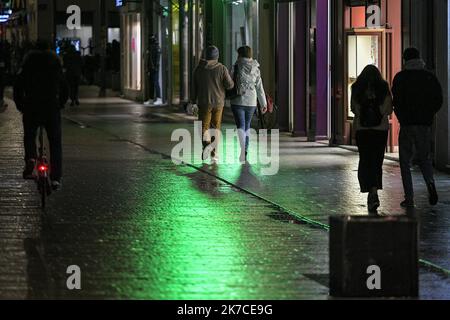 ©PHOTOPQR/LE PROGRES/Maxime JEGAT - Lyon 14/01/2021 - Annonce couvre feu à Lyon le 14 janvier 2021 -ambiance rue Victor Hugo après l'annonce du couvre feu à 18 heures. - Francia - Covid-19: Coprifuoco Nazionale alle 6:00:00 Sabato Foto Stock